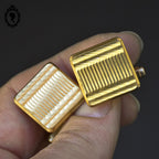 Paire de boutons de manchette doré plaqué or carré strié MM vintage