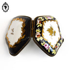 Pilulier boite romantique noir, or fleurie sur porcelaine blanche vintage signée
