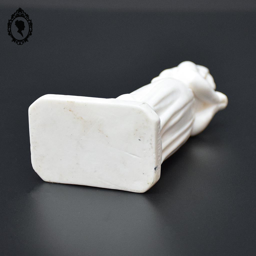 Statue Sainte Bernadette de Lourdes en albâtre blanc objet de religion ancien vintage H 14 cm
