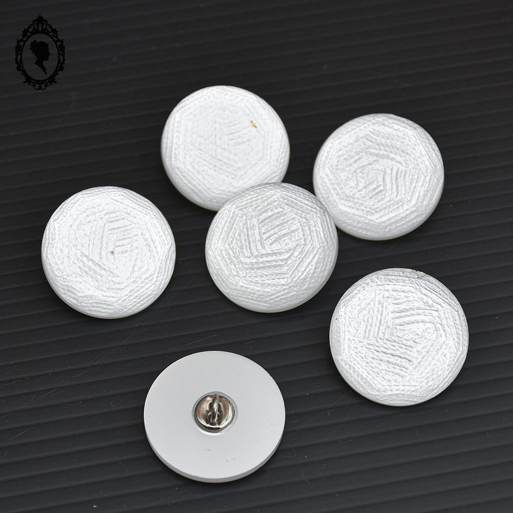 Lot 6 boutons ronds en plastique blanc à relief vintage D 2 cm