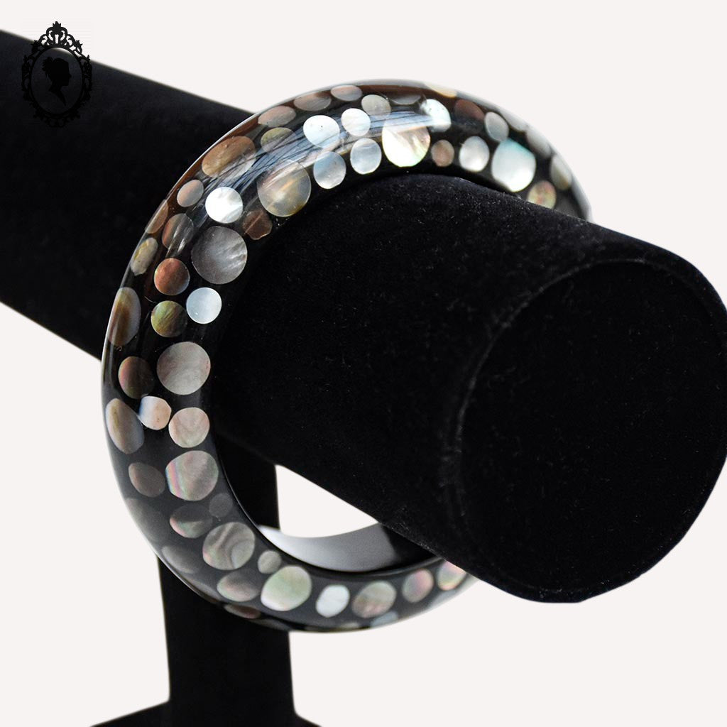Chic bracelet jonc gris à poids de nacre rigide Nature
