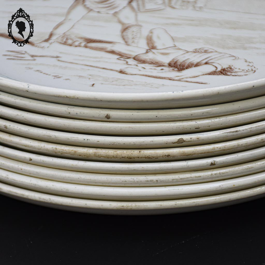 Lot 9 assiettes anciennes plates ou à dessert Terre de Fer Le Duel Louis XIV gladiateurs Creil et Montereau