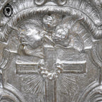 Bénitier avec croix et anges gris argenté en métal régule ancien