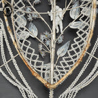 Couronne florale perles blanches objet de curiosité mortuaire ancienne 1900 H 75 cm