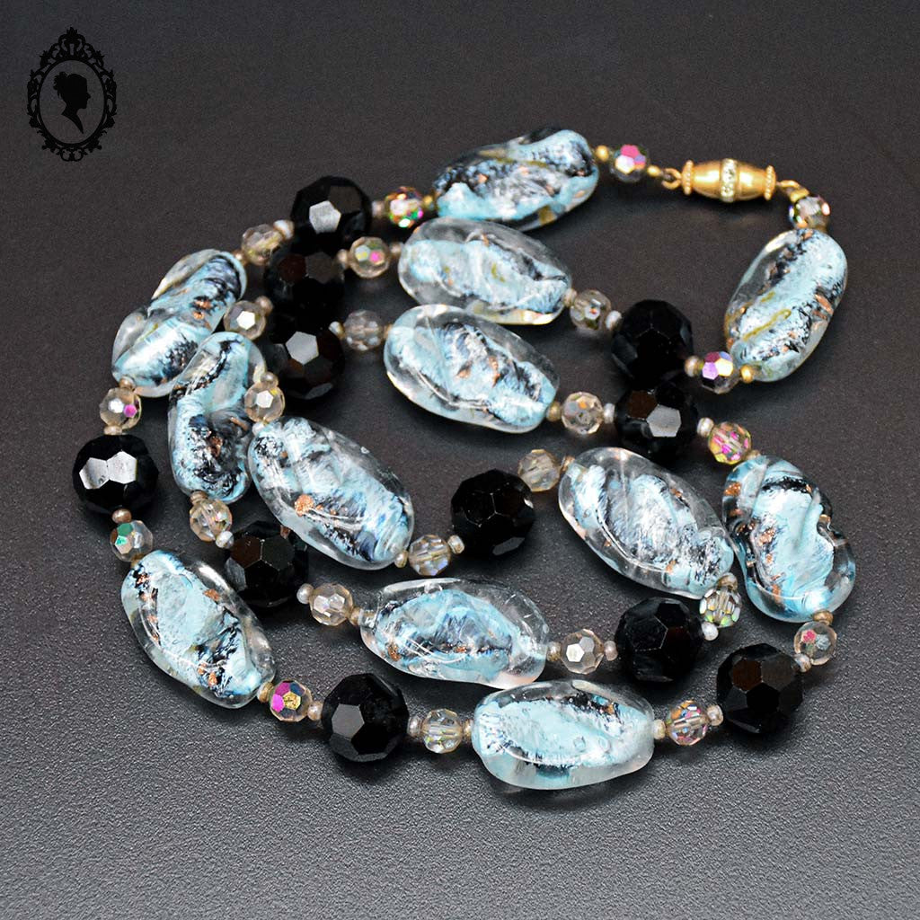Élégant long collier perles de verre vénitien Murano bleu noir vintage ancien