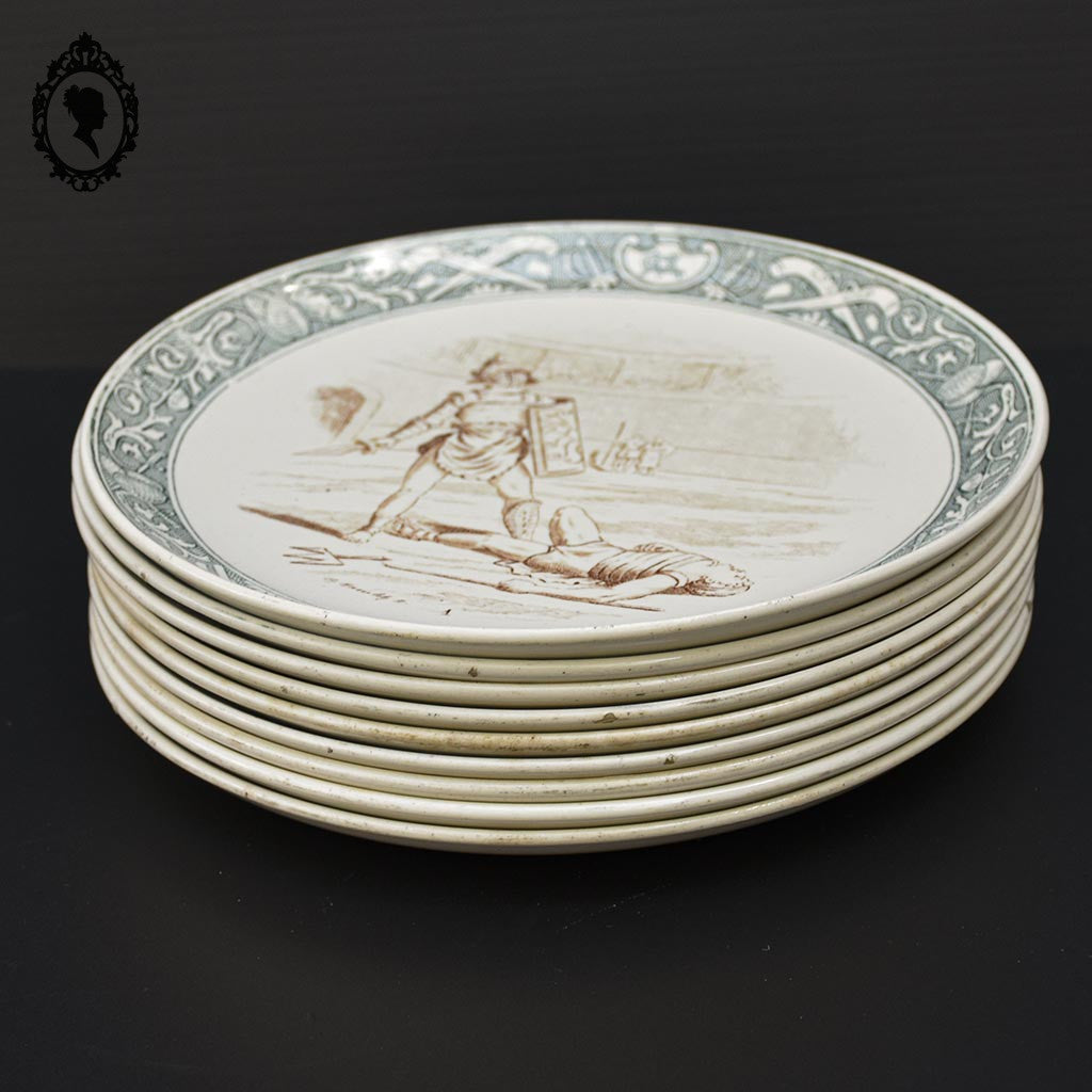 Lot 9 assiettes anciennes plates ou à dessert Terre de Fer Le Duel Louis XIV gladiateurs Creil et Montereau