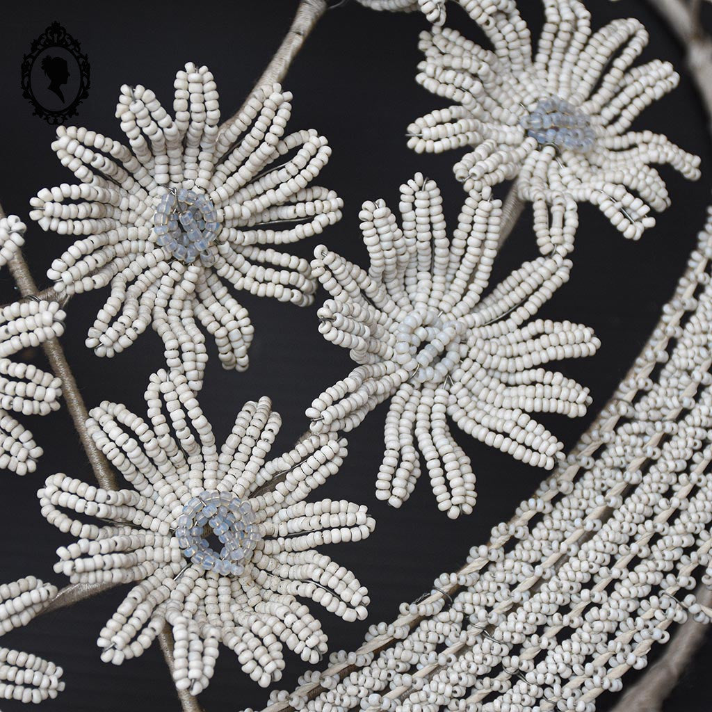 Couronne florale ange perles blanches objet de curiosité mortuaire ancienne 1900 H 76 cm