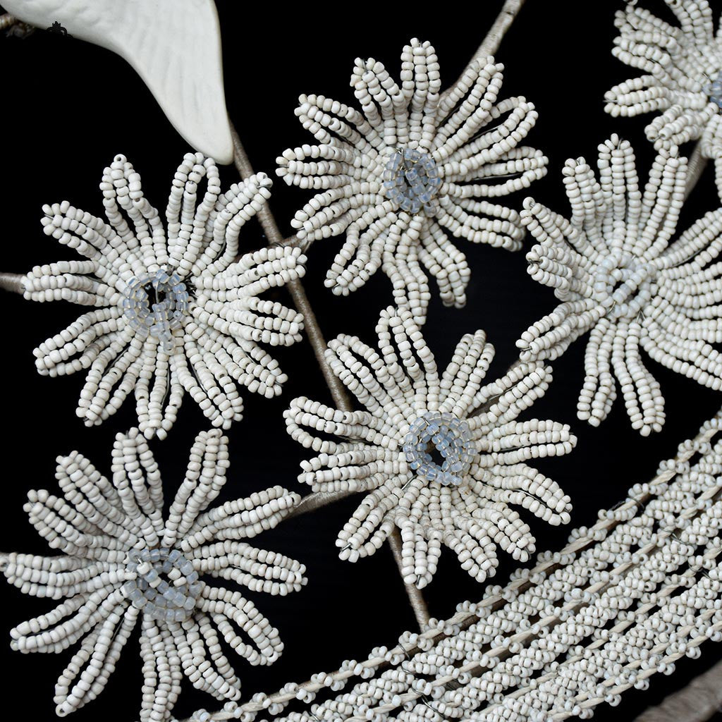 Couronne florale ange perles blanches objet de curiosité mortuaire ancienne 1900 H 76 cm