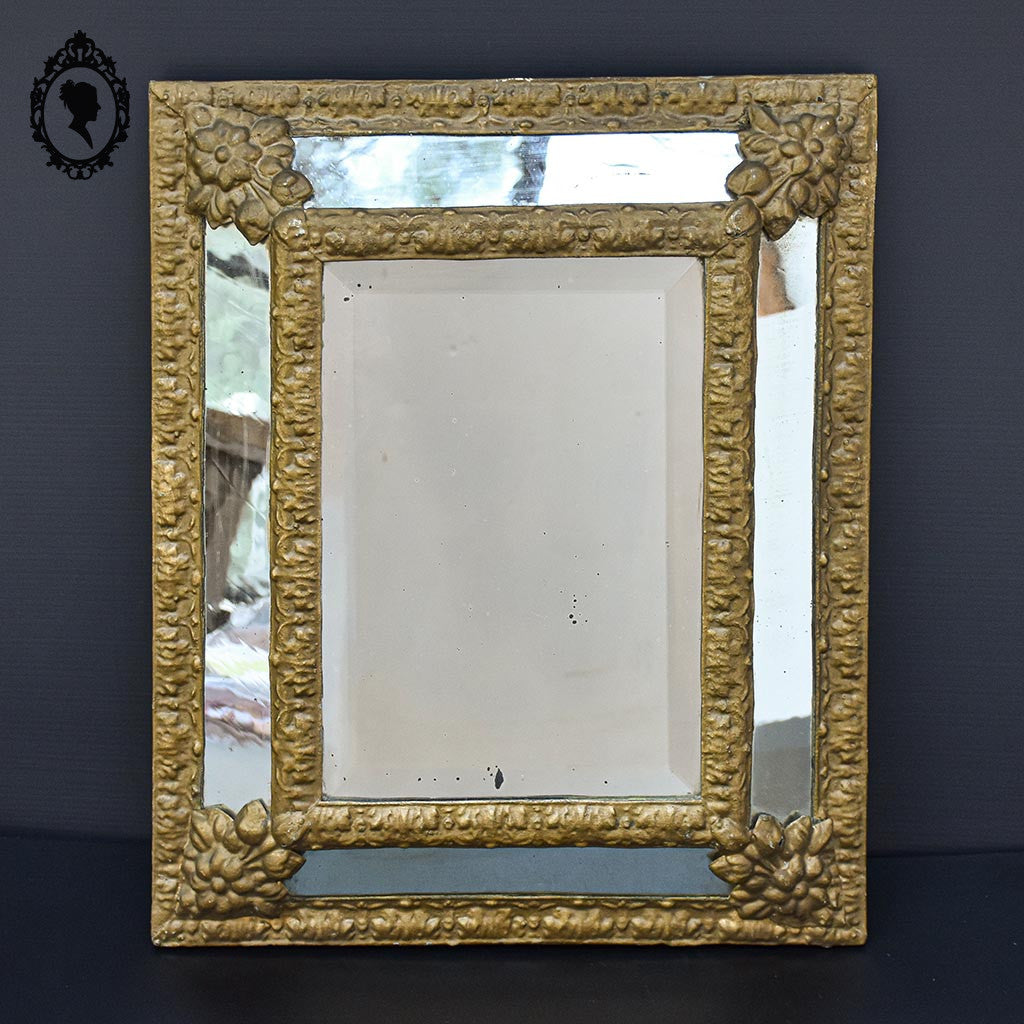 Miroir mural à parclose métal repoussé doré ancien Napoléon III H 47 cm