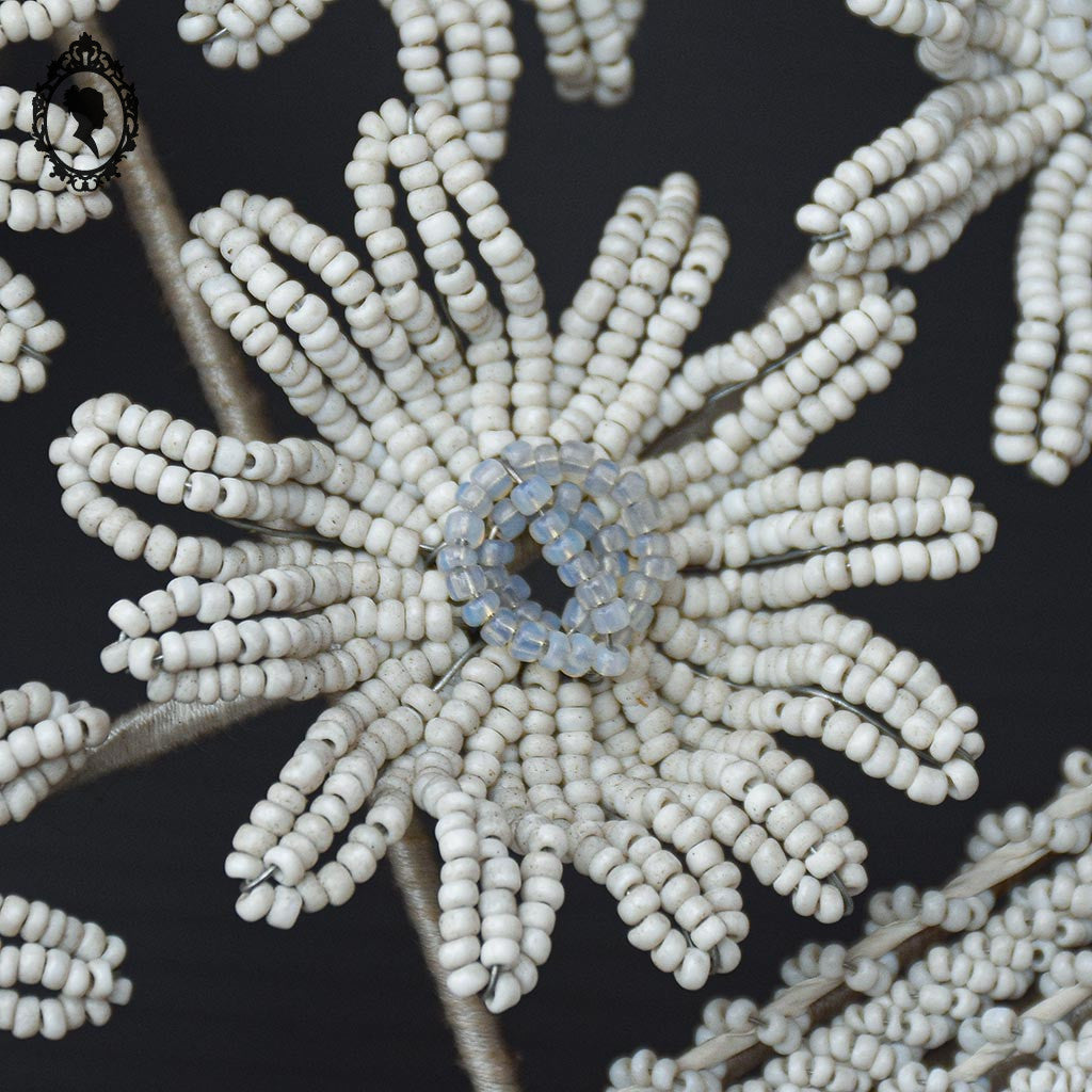 Couronne florale ange perles blanches objet de curiosité mortuaire ancienne 1900 H 76 cm