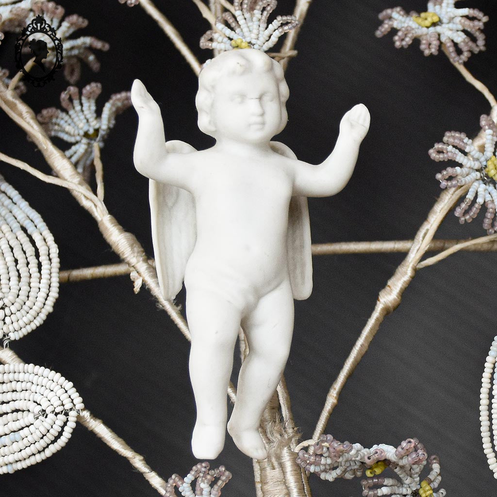 Couronne florale perles blanches objet de curiosité mortuaire ancienne 1900 H 75 cm