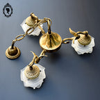 Lustre plafonnier bronze chimères 3 lumières 3 roses pâte de verre blanc doré ancien