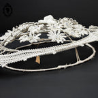 Couronne florale ange perles blanches objet de curiosité mortuaire ancienne 1900 H 76 cm