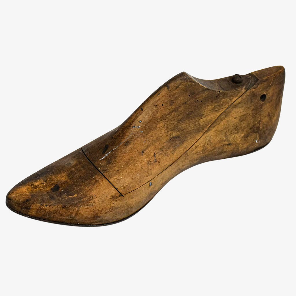 Forme de cordonnier en bois patiné – Charme d’atelier