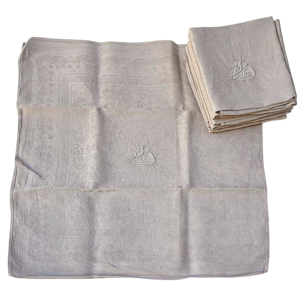 Lot 10 serviettes anciennes en damassé fleuri beige – Monogramme JA