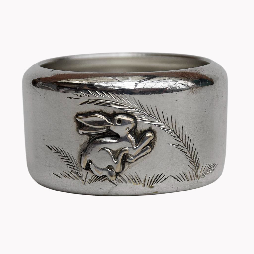 Rond de serviette ancien en métal argenté décor lapin – Ø 4,7 cm
