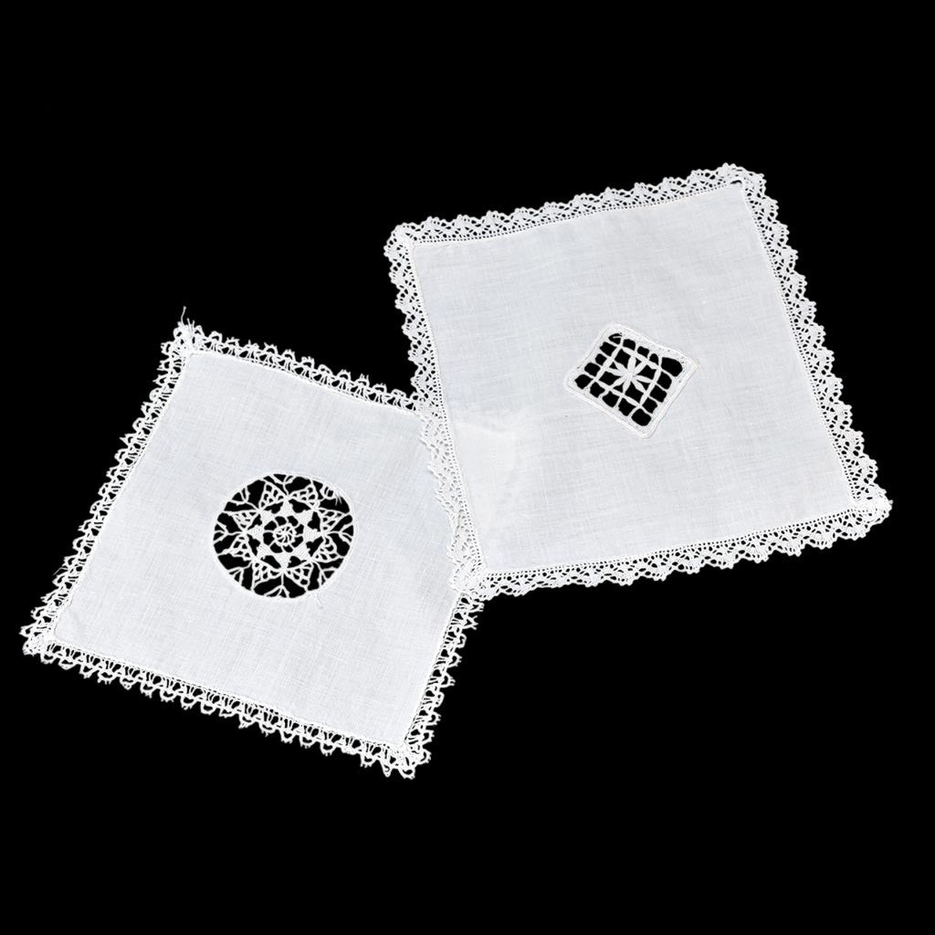 2 napperons brodés lin blanc presque carré 18 cm vintage