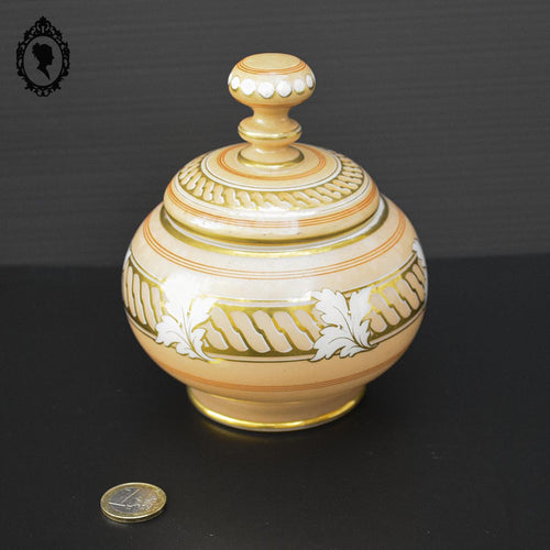 Ancienne bonbonnière boite à bijoux rose saumon or en opaline avec feuilles d’acanthe