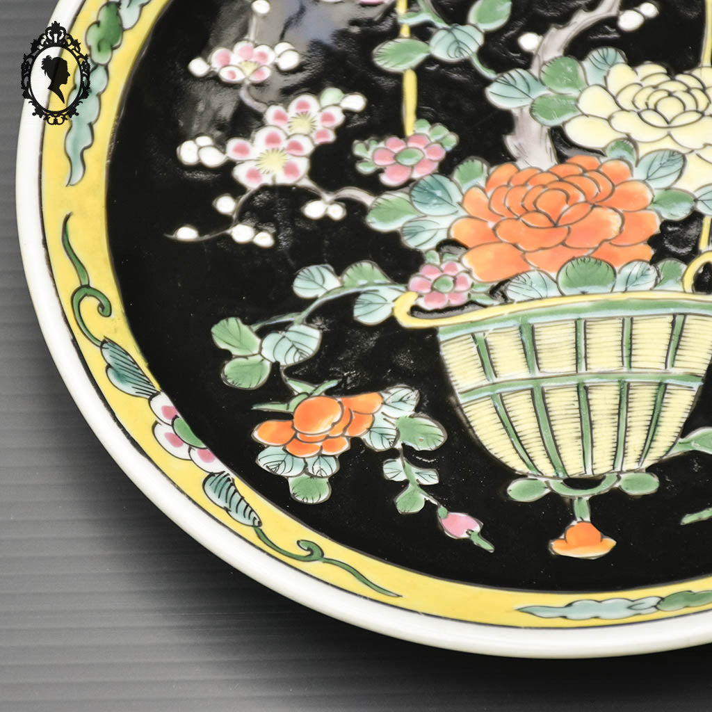 Assiette Japonaise noire jaune fleuri collection signée Yamatoku Japon Meiji ancienne