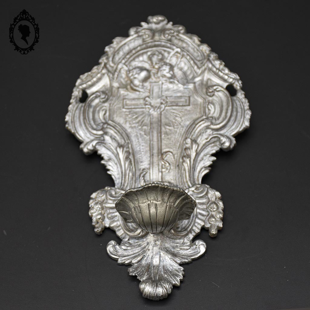 Bénitier avec croix et anges gris argenté en métal régule ancien