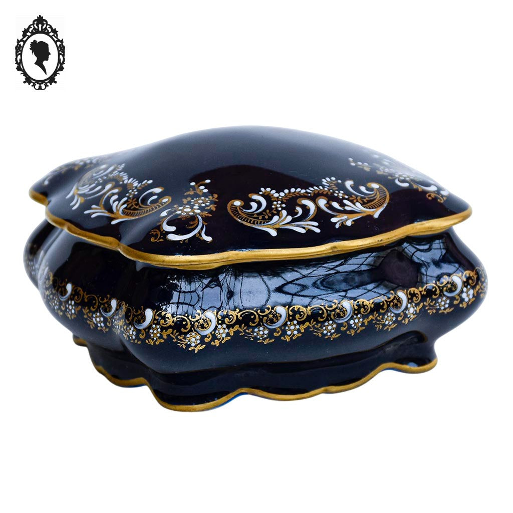 Bonbonnière signée T Limoges boîte porcelaine carrée bombée bleu doré vintage