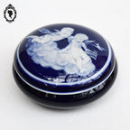 Bonbonnière signée Tharaud Limoges boîte porcelaine bleue anges blancs