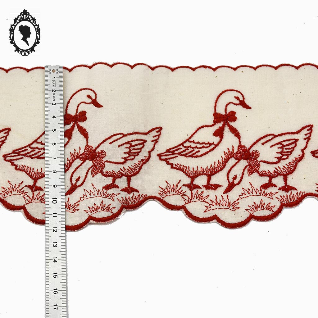 Bordure étagère galon frise broderie rouge et beige clair oiseau oie festonné H 12 cm mercerie vintage