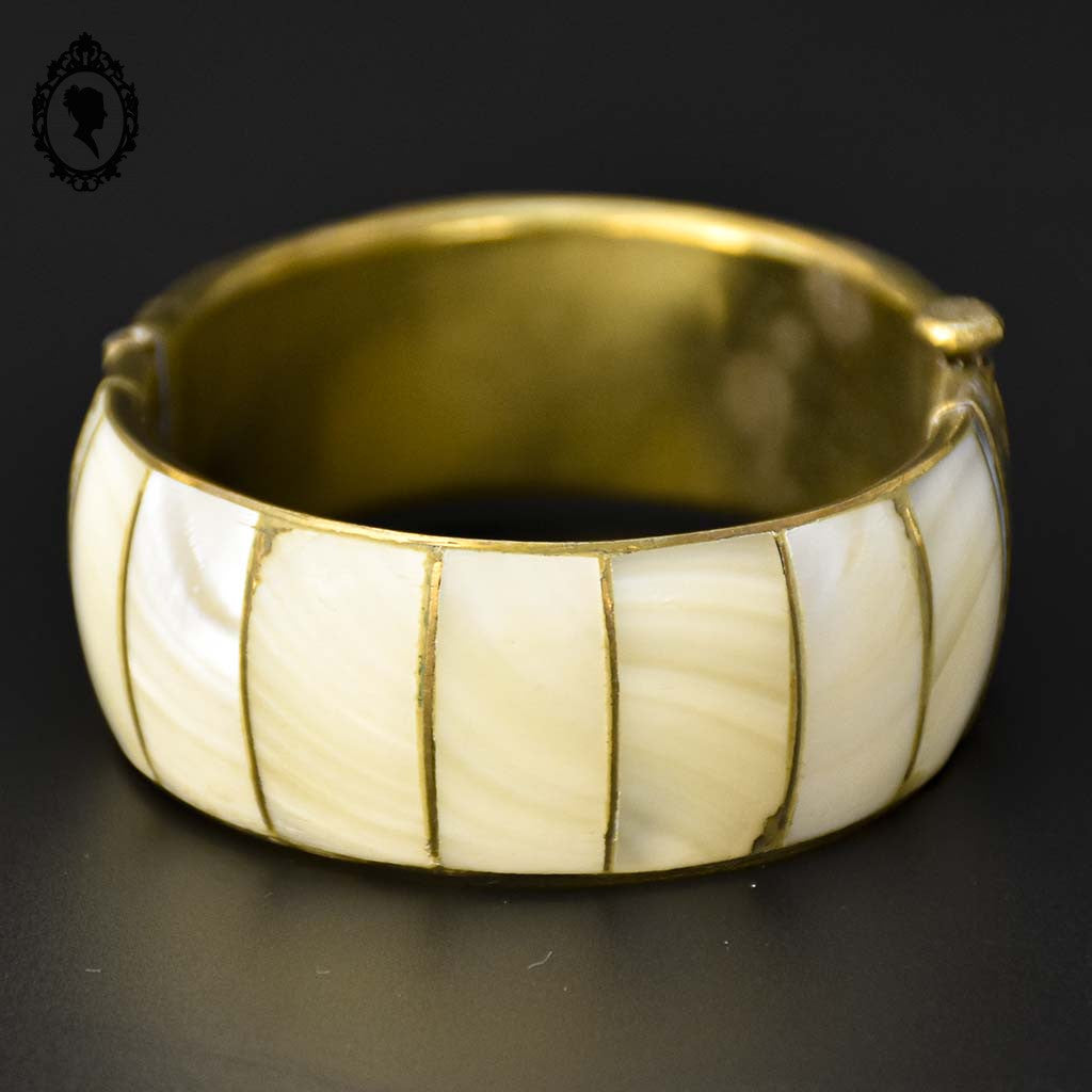 Bracelet nacre et laiton large rigide blanc doré vintage