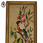 Cadre or doré tapisserie broderie oiseaux fond beige vintage