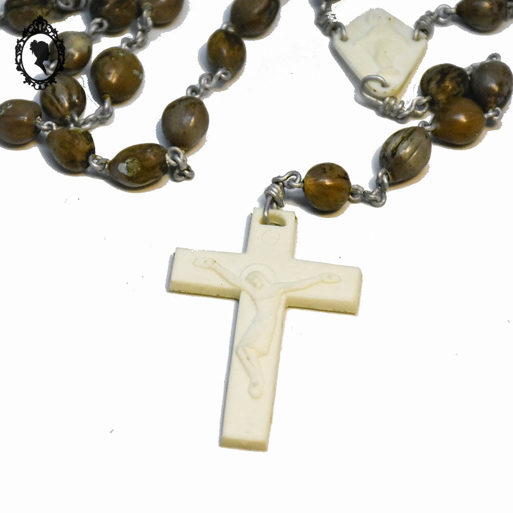 Chapelet rosaire perles de noyaux gris marron glacé