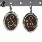 Chic paire de boucles d’oreilles pendantes marron strass S métal gris neuf