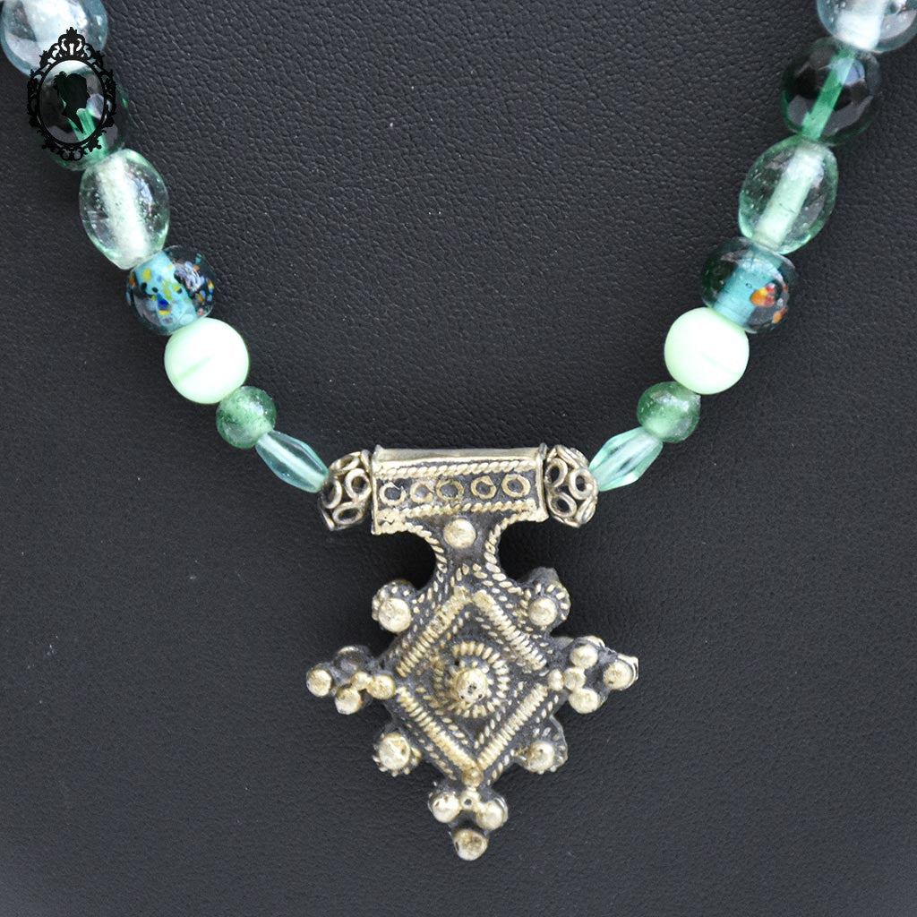 Collier berbère croix du sud métal perles bleu vert vintage ancien