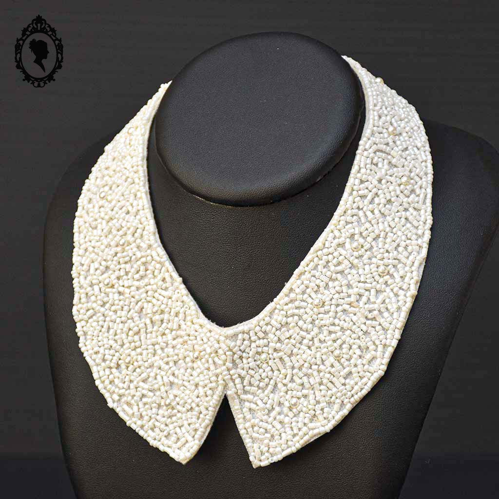 Collier col plastron blanc crème perles de rocaille