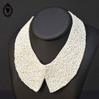 Collier col plastron blanc crème perles de rocaille