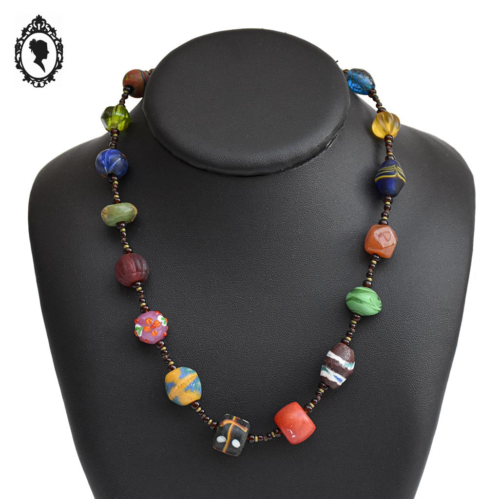 Collier vintage ras de cou coloré perles pâte de verre variées et originales