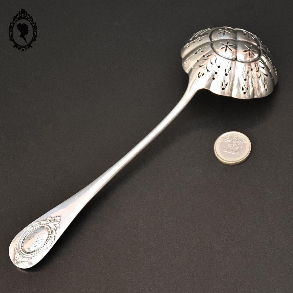 Cuillère à sucre saupoudreuse ou couvert ajouré en métal argent Christofle