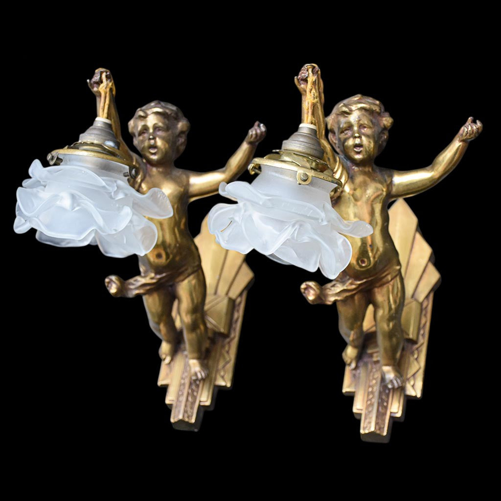 Deux appliques murales à 1 lampe ange chérubin bronze doré et pâte de verre Art déco