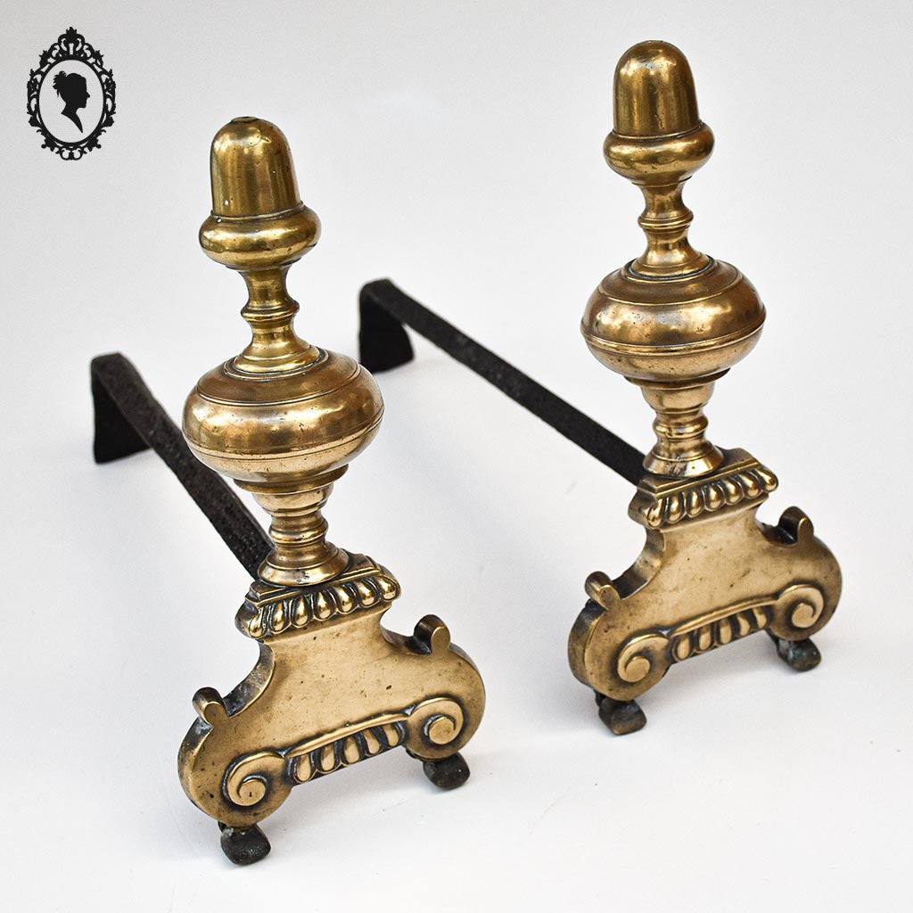 Élégants chenets en bronze doré accessoire de cheminée ancien