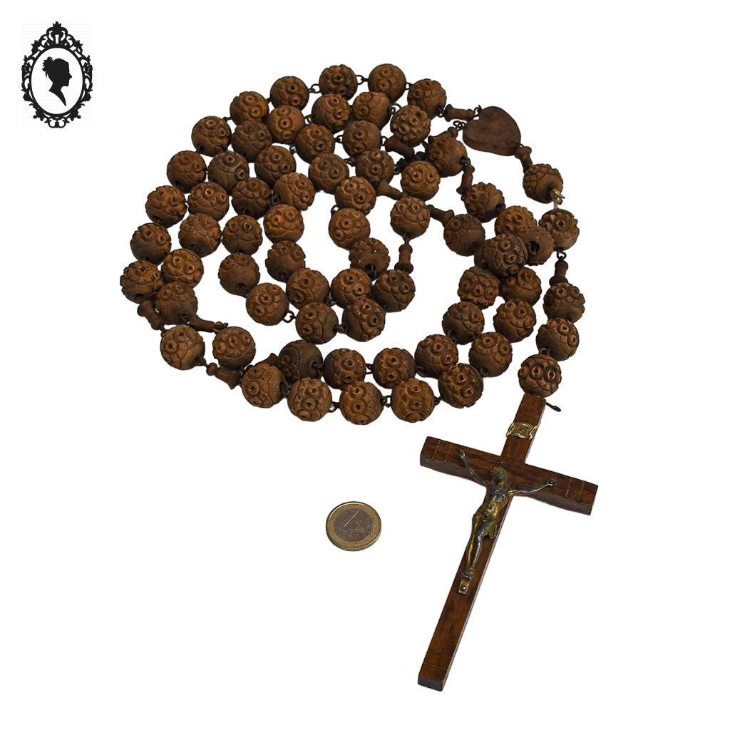 Grand Chapelet Rosaire en bois brut objet religieux avec Christ en régule ancien