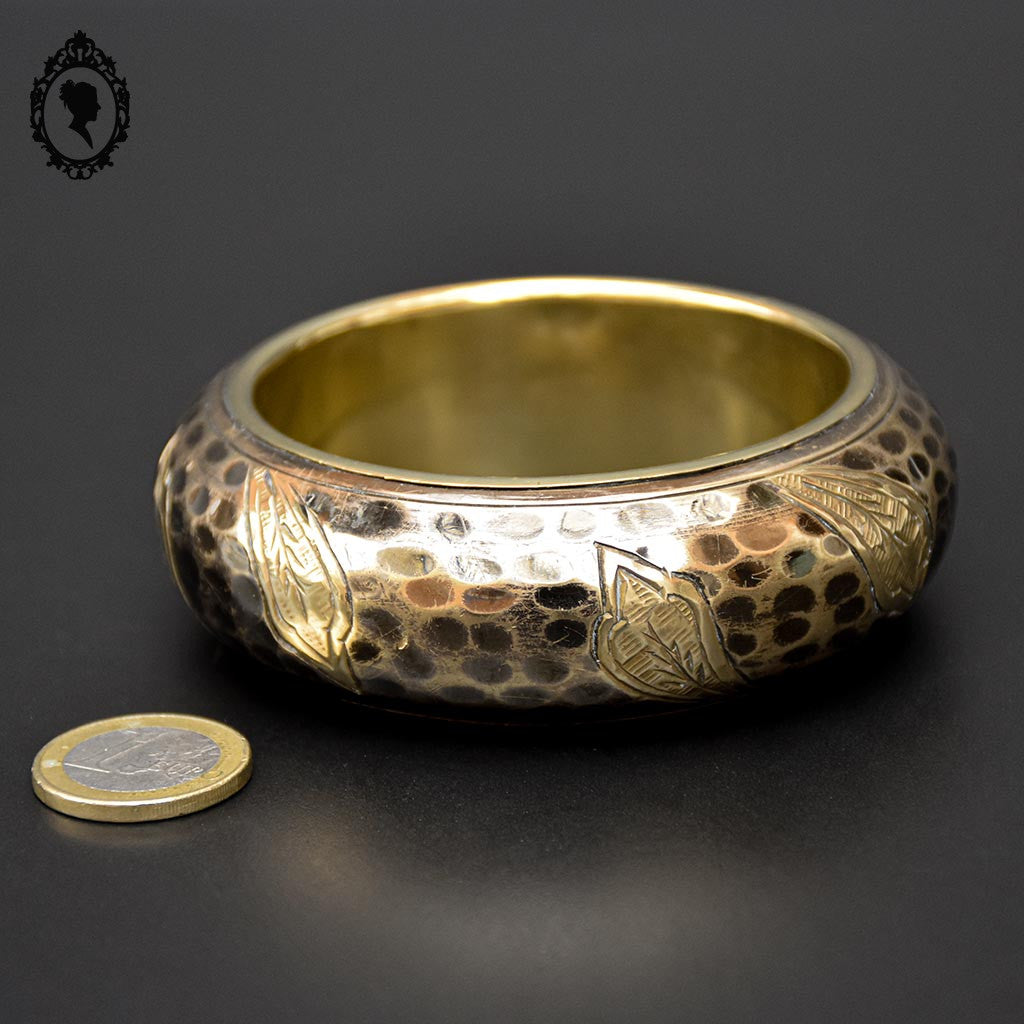 Gros bracelet Indien jonc large bombé laiton doré marron martelé vintage