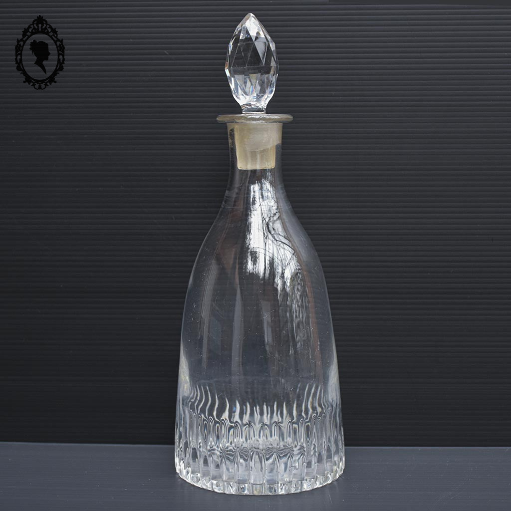 Jolie carafe ou flacon verre bouchon en pointe diamant ancienne