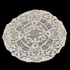 Linge de table brodé napperon ovale dentelle crème vintage