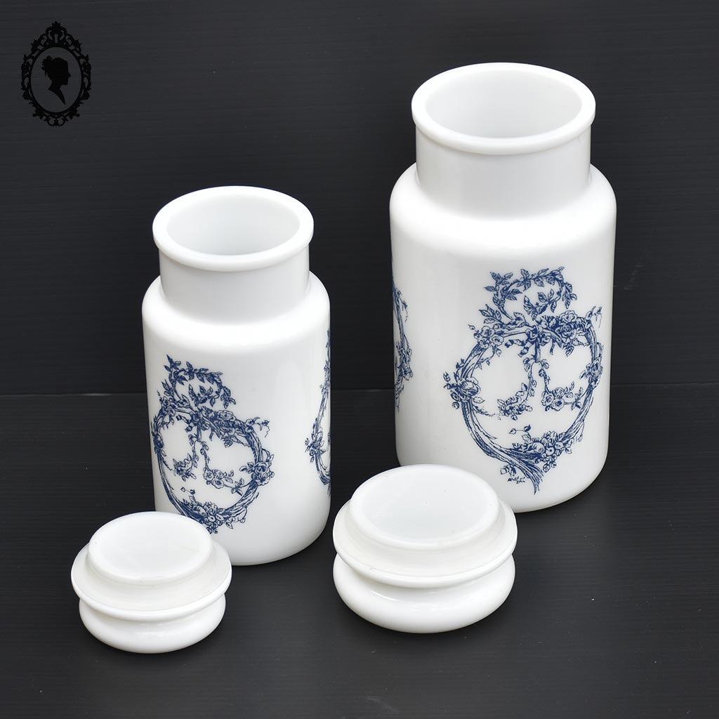 Lot 2 pots en verre d’opale blanc avec motifs bleu couvercle hermétique vintage