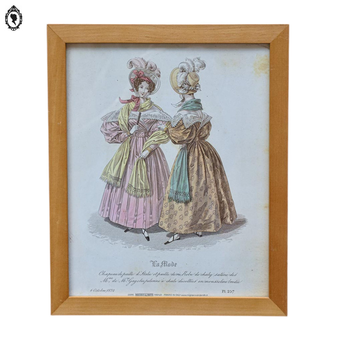 Lot 4 cadres de dames « La mode » robes anciennes H 35 cm