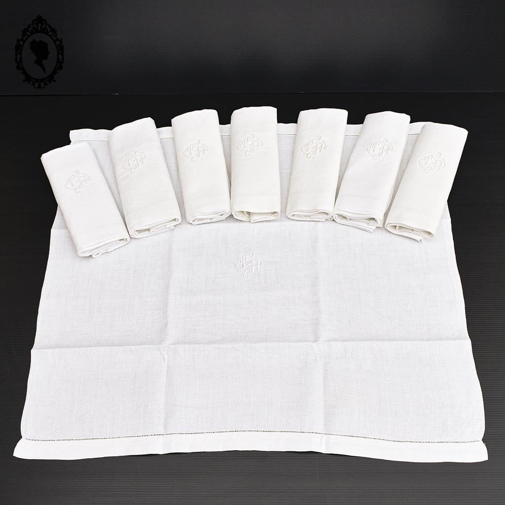Lot 8 serviettes de table damassées blanches anciennes monogrammes TA 67 x 64 cm