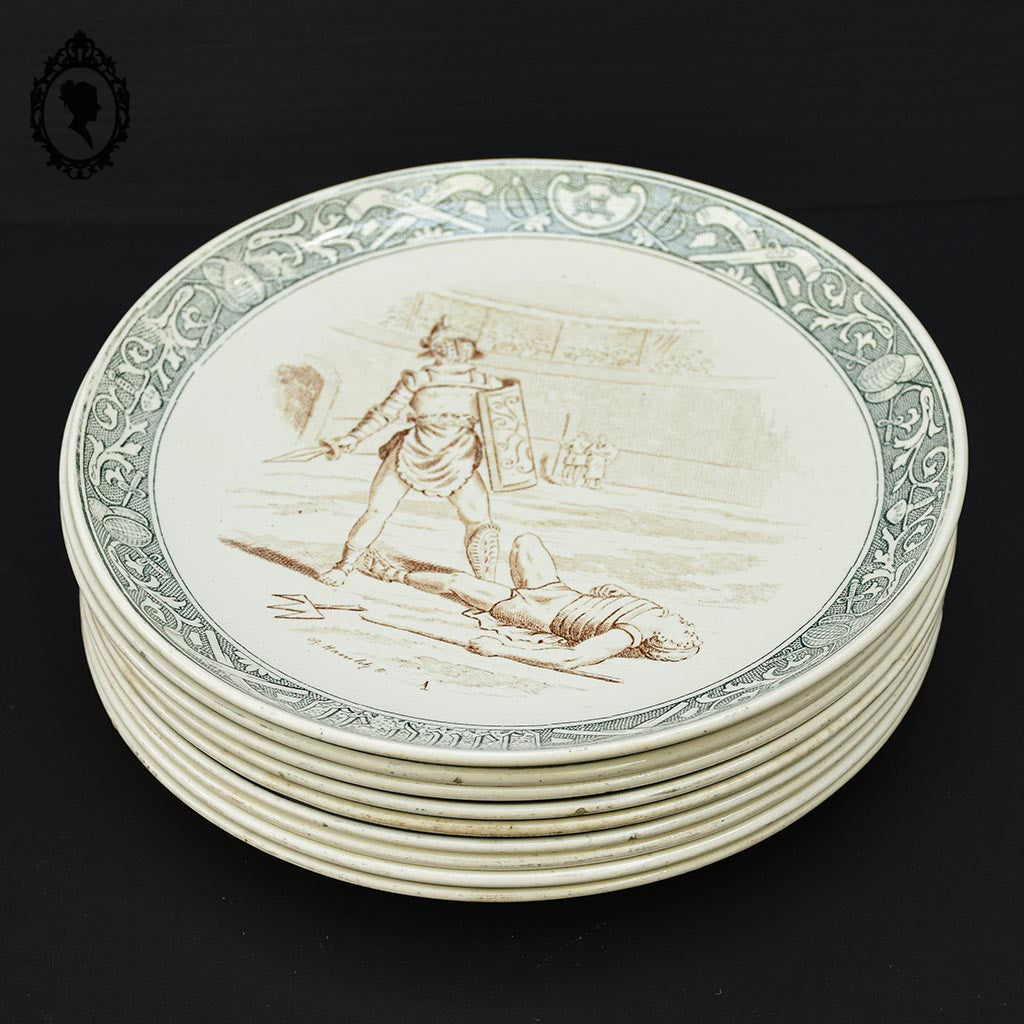 Lot 9 assiettes anciennes plates ou à dessert Terre de Fer Le Duel Louis XIV gladiateurs Creil et Montereau