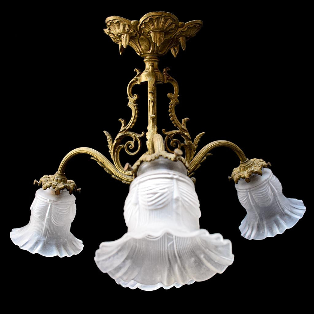 Lustre plafonnier bronze doré Napoléon III 4 lumières tulipes blanches ancien