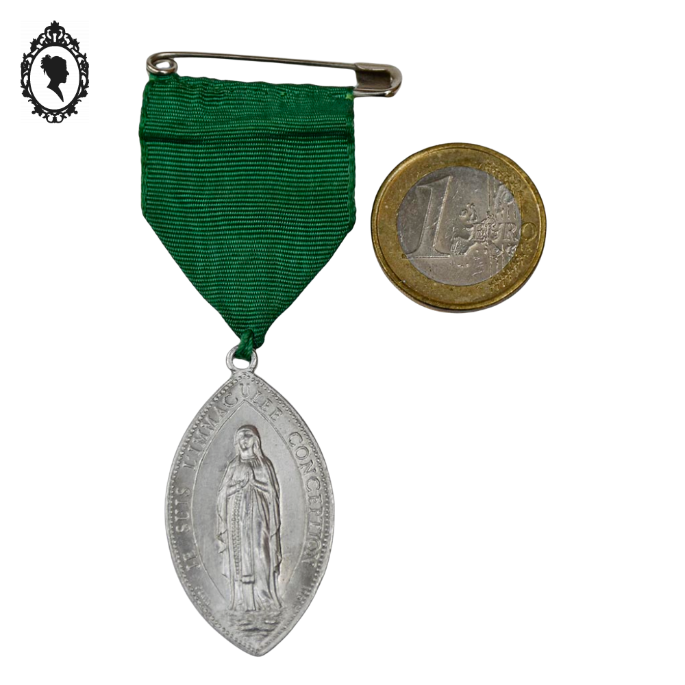 Médaille religieuse grise ovale pointue Immaculée conception en fer blanc vintage