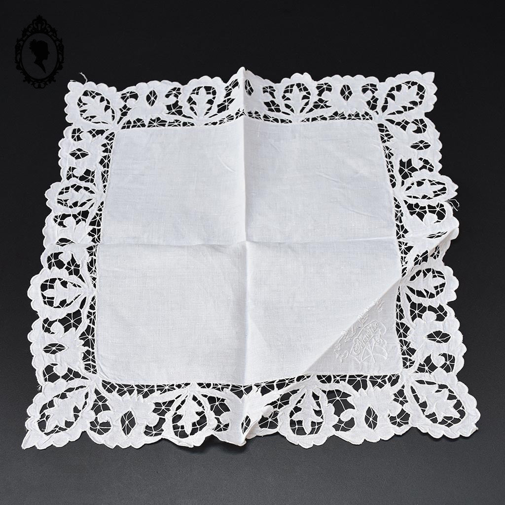 Mouchoir fil de lin blanc ancien ajouré broderie Marthe
