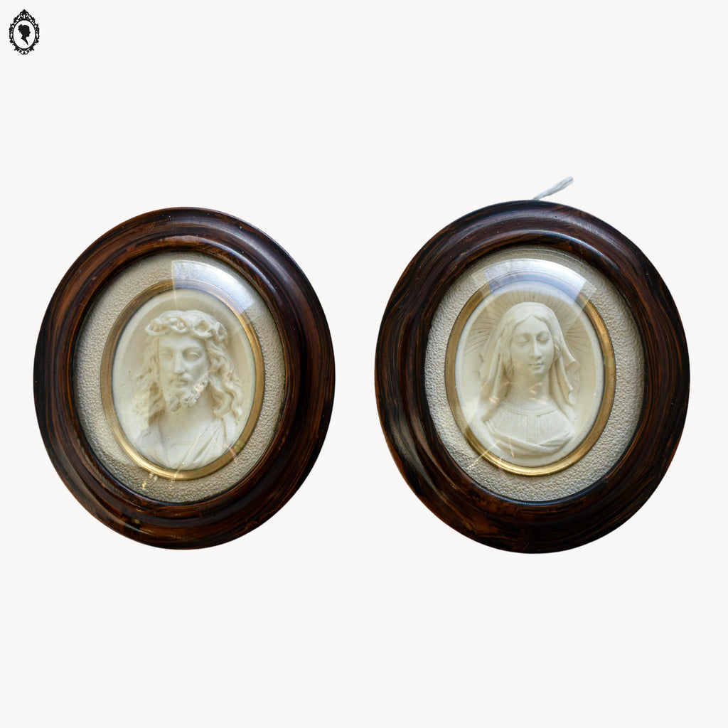 Paire de cadres reliquaires verre bombé ovale bois Christ et Marie calcaire pétrifié ancien Napoléon 3
